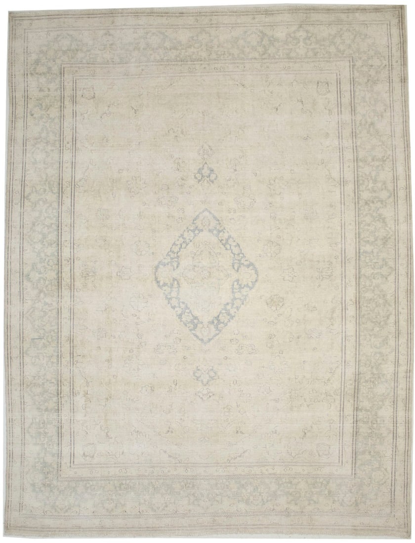 Vintage Handmade 9'5 x 12'2 Oriental Rug Cream Beige Floral Design: Vintage Handmade 9'5 x 12'2 Oriental Rug Cream Beige Floral Design Discover timeless elegance with this Antique Handmade Oriental Rug, measuring 9'5" x 12'2". Crafted with meticulous care, this rug fe