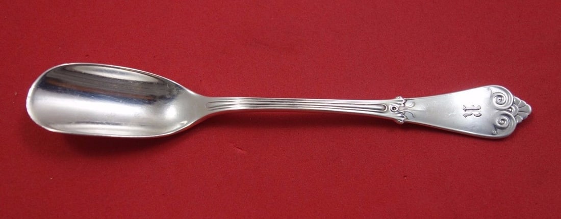 Tiffany & Co Beekman Sterling Silver Horseradish Scoop 5 1/4": Tiffany & Co Beekman Sterling Silver Horseradish Scoop 5 1/4" This exquisite Beekman horseradish scoop is a stunning serving piece crafted by Tiffany & Co. Made of high-quality sterling silver, this o