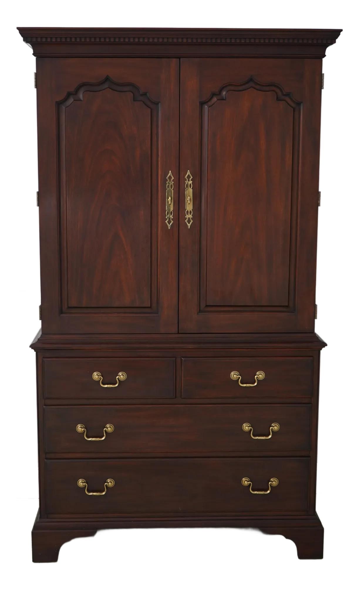 Henkel Harris Model 173 Mahogany TV Cabinet Traditional Style (1 of 10)