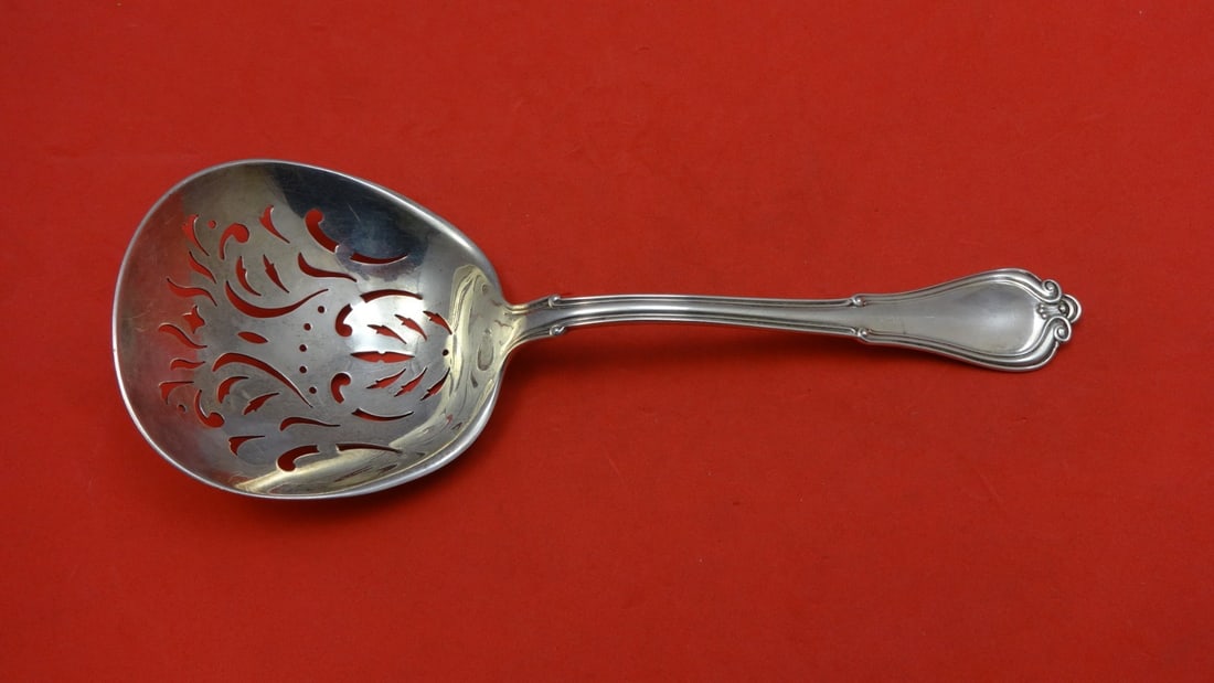 Gorham Villa Norfolk Sterling Silver Pea Spoon 8.25 Inch: Gorham Villa Norfolk Sterling Silver Pea Spoon 8.25 Inch This exquisite pea spoon is part of the Villa Norfolk pattern by Gorham, crafted from high-quality sterling silver. Measuring 8 1/4 inches, thi