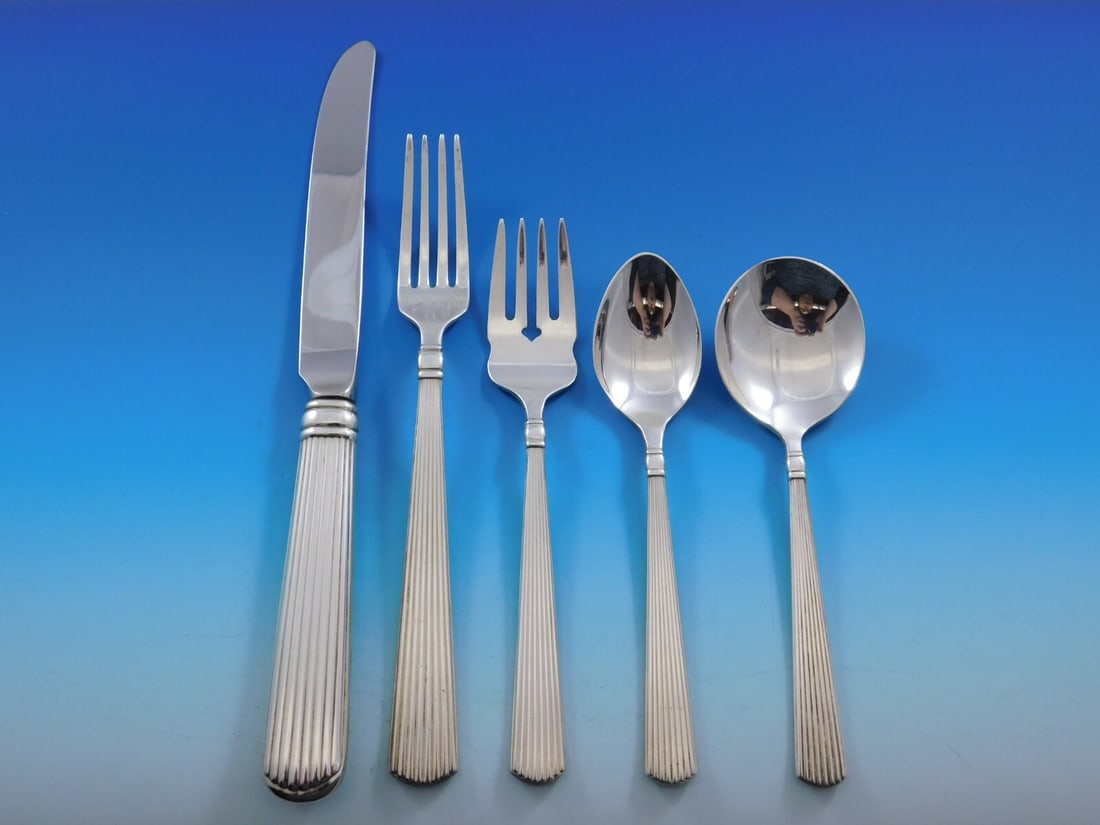 Reed & Barton Ashmont Sterling Silver Flatware Set 32 Pieces for 12 with Towle Caddy: Reed & Barton Ashmont Sterling Silver Flatware Set 32 Pieces for 12 with Towle Caddy This exquisite Ashmont flatware set by Reed & Barton is crafted from fine sterling silver, showcasing timeless eleg