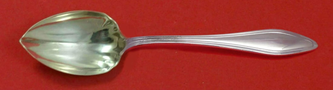 Towle Sterling Silver Mary Chilton Grapefruit Spoon Fluted 5 7/8": Towle Sterling Silver Mary Chilton Grapefruit Spoon Fluted 5 7/8" This exquisite grapefruit spoon features the Mary Chilton pattern by Towle, crafted from high-quality sterling silver. Measuring 5 7/8
