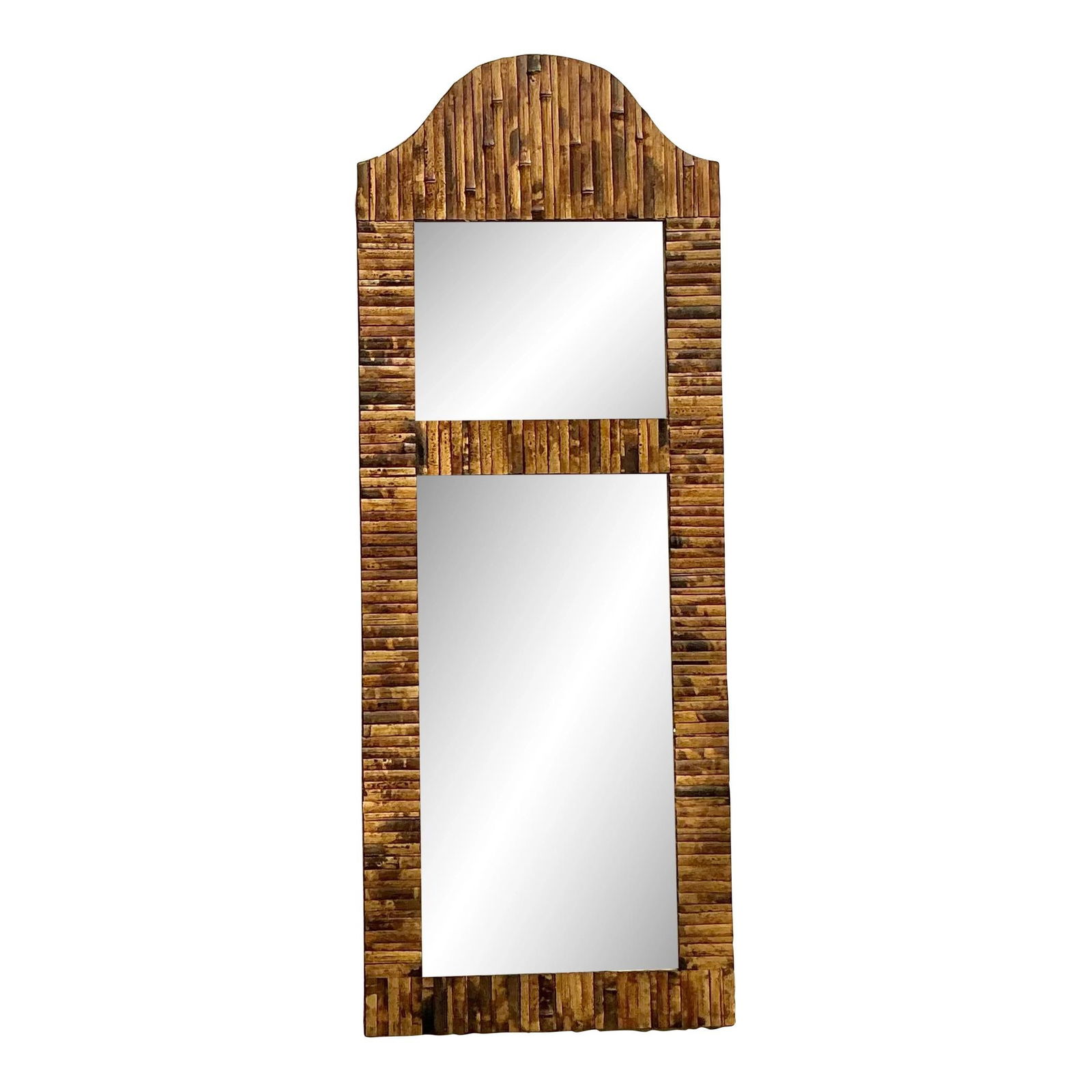 Vintage Coastal Arched Mirror in Split Rattan Design: Vintage Coastal Arched Mirror in Split Rattan Design Elevate your home decor with this exquisite vintage coastal split rattan arched mirror. Featuring a beautifully handcrafted frame of intricately ar