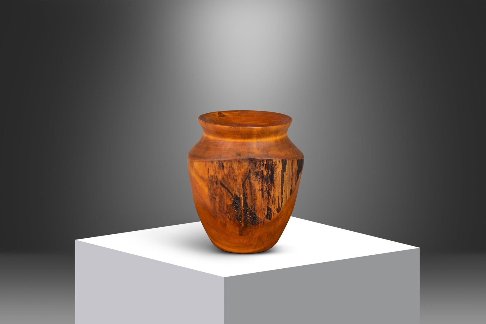Joseph Thompson Mid Century Modern Birch Wood Vase 1970s: Joseph Thompson Mid Century Modern Birch Wood Vase 1970s This stunning Mid Century Modern vase, crafted by renowned woodworker Joseph Thompson in the 1970s, showcases the beauty of solid birch wood fr