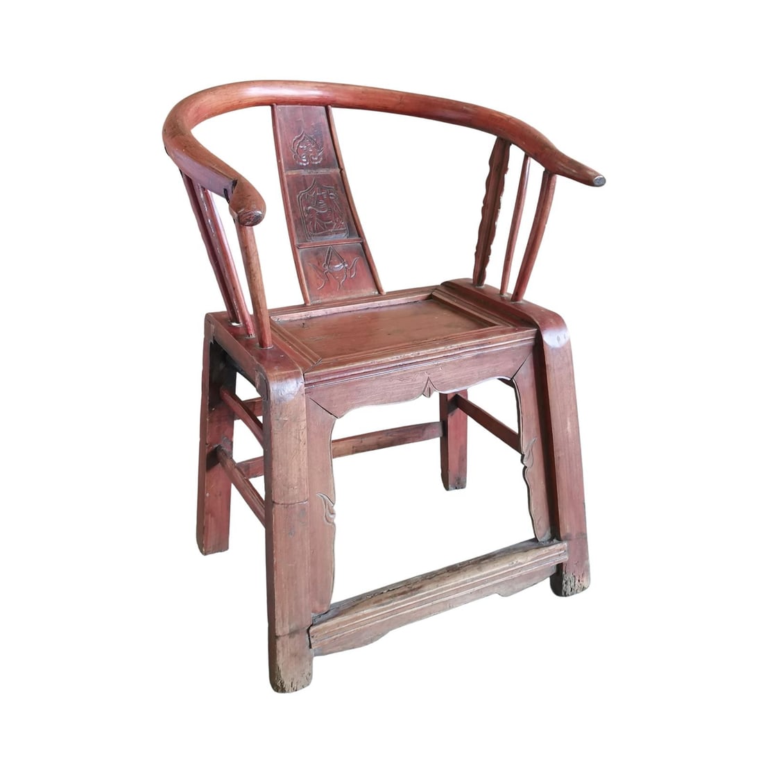 Antique Style Elm Wood Chair with Lacquered Finish: Antique Style Elm Wood Chair with Lacquered Finish Introducing the Classic Elm Chair with Charm, a stunning piece that embodies vintage elegance. This chair features a lacquered finish that enhances t
