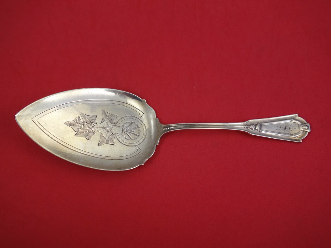 Whiting Keystone Sterling Silver Pie Server Ivy Design 8 3/4": Whiting Keystone Sterling Silver Pie Server Ivy Design 8 3/4" This exquisite pie server, crafted by Whiting Manufacturing Company, features the elegant Keystone pattern. Made of sterling silver, it sh