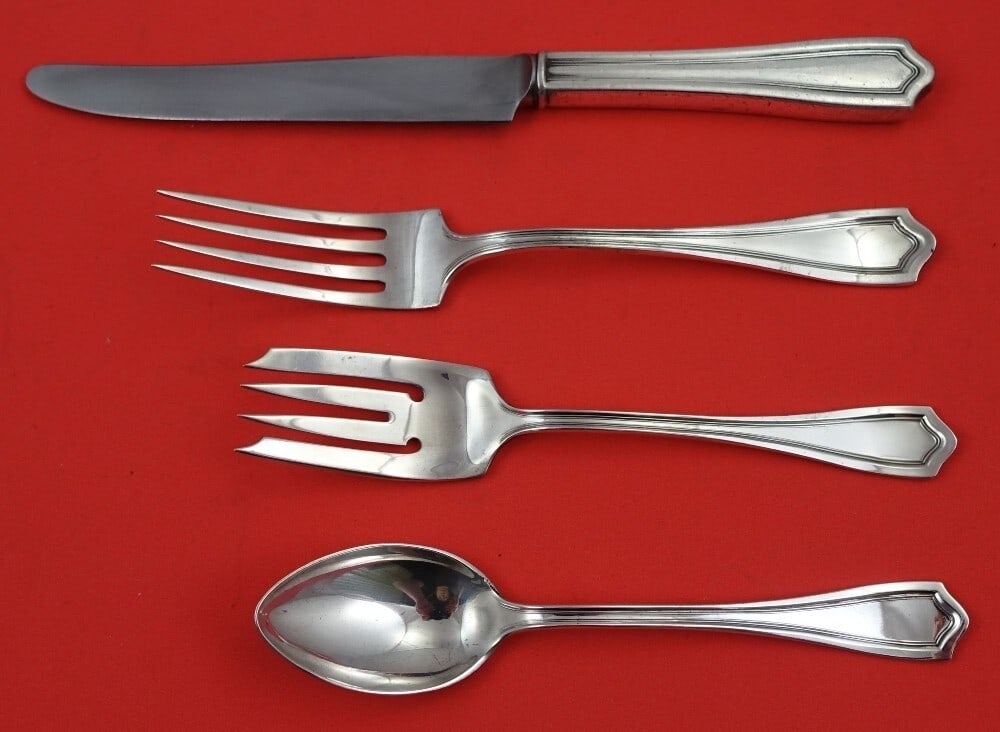 International Sterling Silver Governor Bradford 4-Piece Place Setting: International Sterling Silver Governor Bradford 4-Piece Place Setting Enhance your dining experience with this exquisite 4-piece place setting in the Governor Bradford pattern by International Sterlin