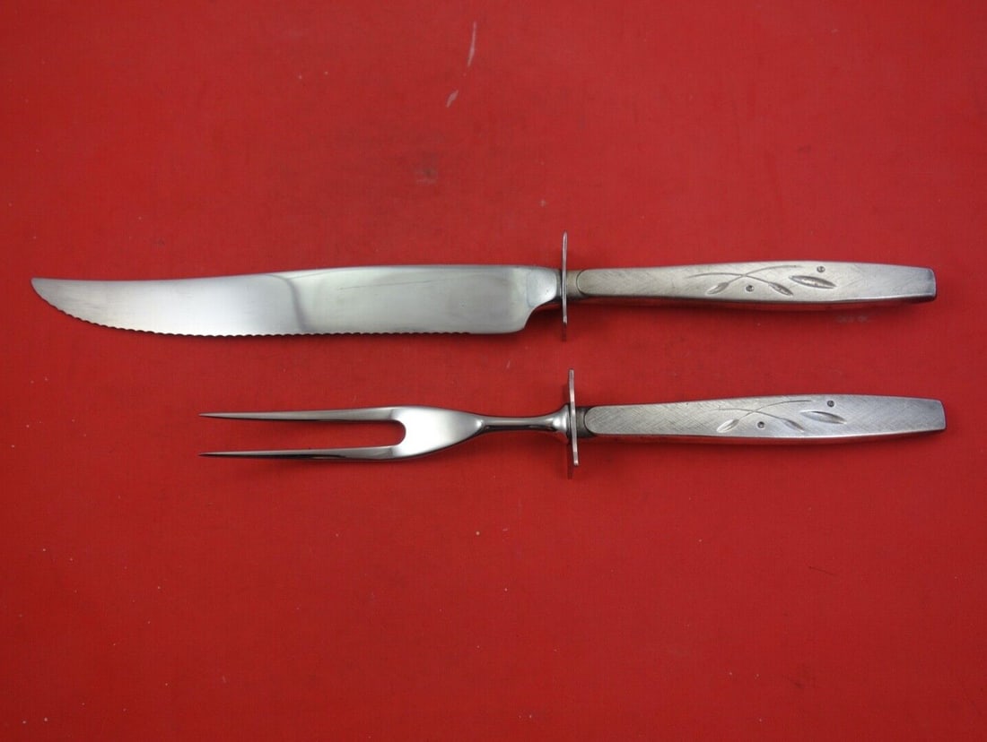 Oneida Will-O-Wisp Sterling Silver 2-Pc Steak Carving Set: Oneida Will-O-Wisp Sterling Silver 2-Pc Steak Carving Set This exquisite Will-O-Wisp steak carving set by Oneida is crafted from sterling silver and includes a knife measuring 11 1/2" and a fork measu