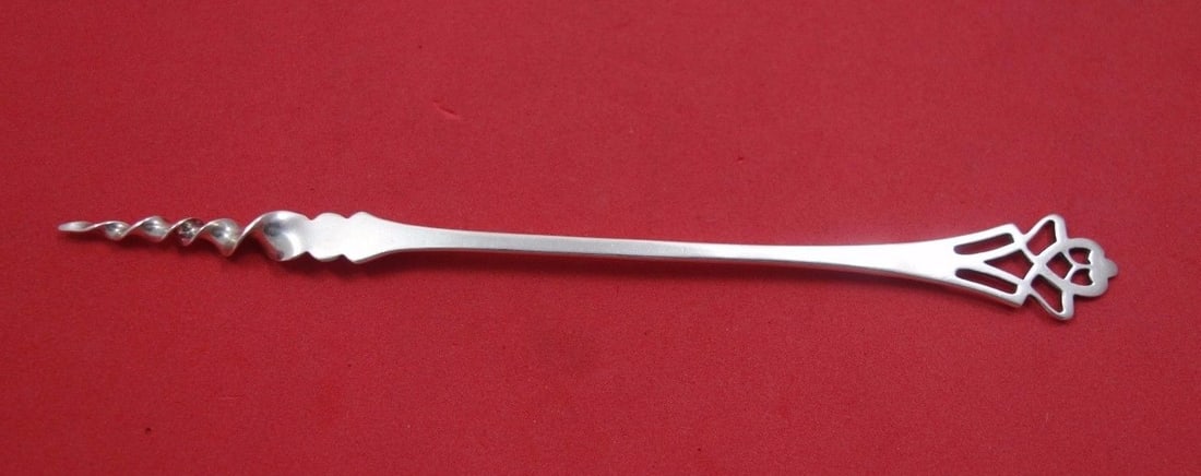 Lunt Pynchon Sterling Silver Butter Pick 6 Inch Serving Piece: Lunt Pynchon Sterling Silver Butter Pick 6 Inch Serving Piece This exquisite butter pick is part of the Pynchon pattern by Lunt, crafted from high-quality sterling silver. Measuring 6 inches in length