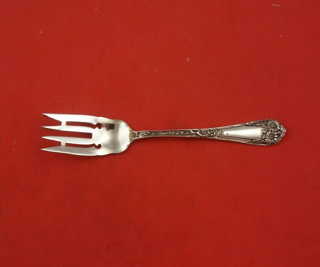 International Sterling Silver Wellesley Salad Fork 6 Inch Flatware: International Sterling Silver Wellesley Salad Fork 6 Inch Flatware This exquisite Wellesley salad fork by International is crafted from high-quality sterling silver, showcasing timeless elegance. Meas
