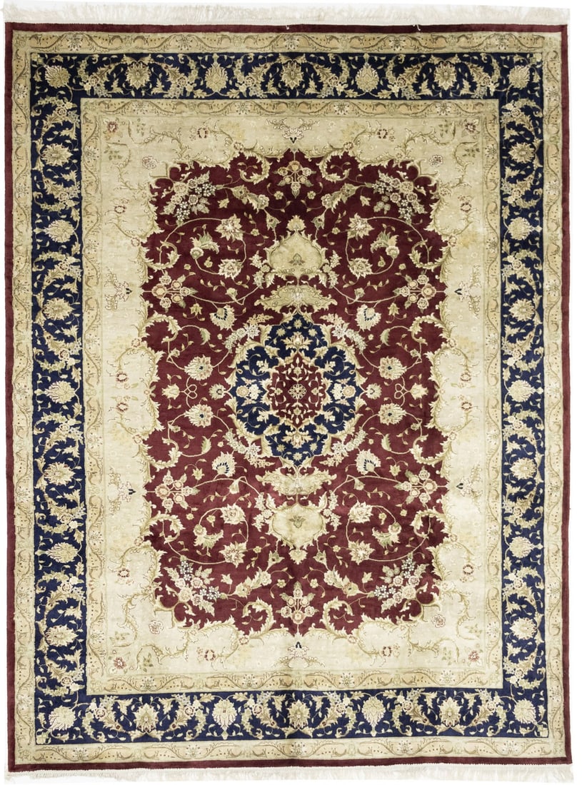 Handmade Vintage Oriental Floral Silk Rug 9x12 ft Eco-Friendly: Handmade Vintage Oriental Floral Silk Rug 9x12 ft Eco-Friendly Transform your living space with this stunning Handmade Vintage Oriental Rug. Measuring 9'0" x 12'0", this exquisite area rug features a