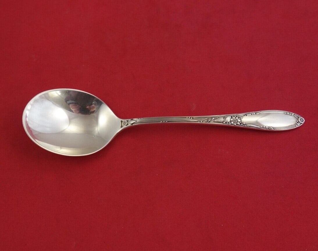 Oneida Virginian Sterling Silver Cream Soup Spoon 6.25 inches: Oneida Virginian Sterling Silver Cream Soup Spoon 6.25 inches This exquisite cream soup spoon is part of the Virginian pattern by Oneida, crafted from high-quality sterling silver. Measuring 6 1/4 inc
