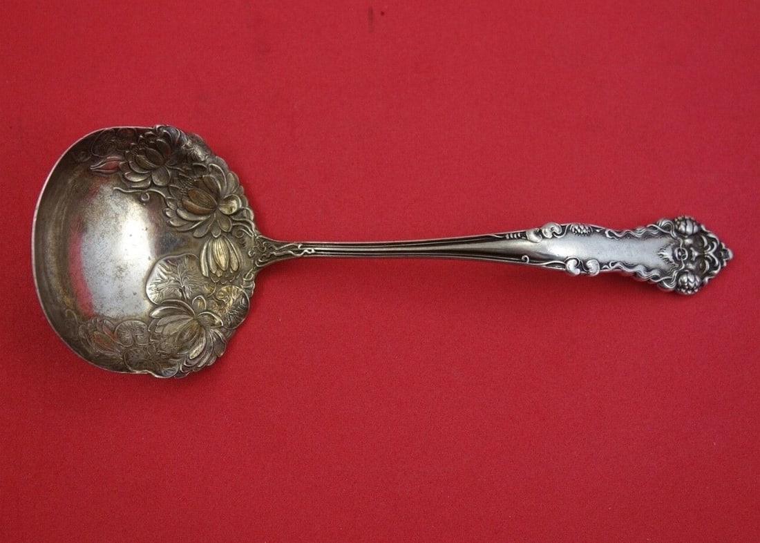 International Cleone Sterling Silver Sauce Ladle 6 Inch: International Cleone Sterling Silver Sauce Ladle 6 Inch This exquisite Cleone sauce ladle, crafted by International Sterling, measures 6 inches in length and embodies a design inspired by classical Gr