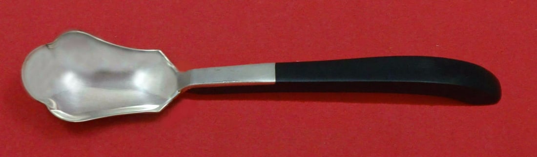 Lunt Contrast Sterling Silver Custom Relish Scoop 5 3/4 inches: Lunt Contrast Sterling Silver Custom Relish Scoop 5 3/4 inches This exquisite relish scoop from the Contrast pattern by Lunt is custom made from high-quality sterling silver. Measuring 5 3/4 inches, i