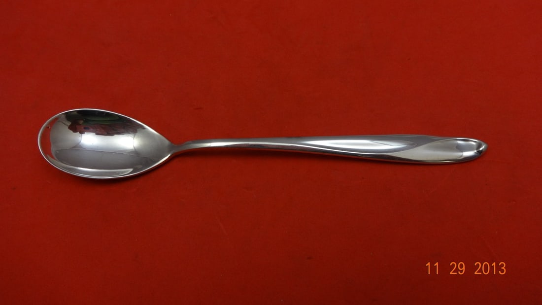 Reed & Barton Silver Sculpture Sterling Silver Olive Spoon 5 7/8 Non-Pierced: Reed & Barton Silver Sculpture Sterling Silver Olive Spoon 5 7/8 Non-Pierced This exquisite serving spoon is part of the Silver Sculpture pattern by Reed & Barton, crafted from high-quality sterling s