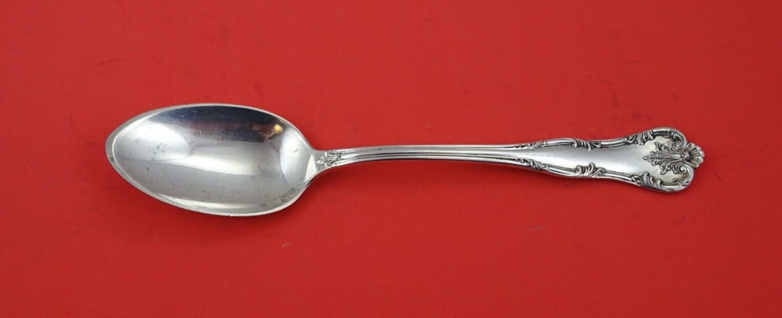Lunt Chatelaine Sterling Silver Soup Spoon 7 Inch Vintage: Lunt Chatelaine Sterling Silver Soup Spoon 7 Inch Vintage This exquisite Chatelaine soup spoon is crafted from high-quality sterling silver and measures 7 inches in length. Produced by Lunt, this piec