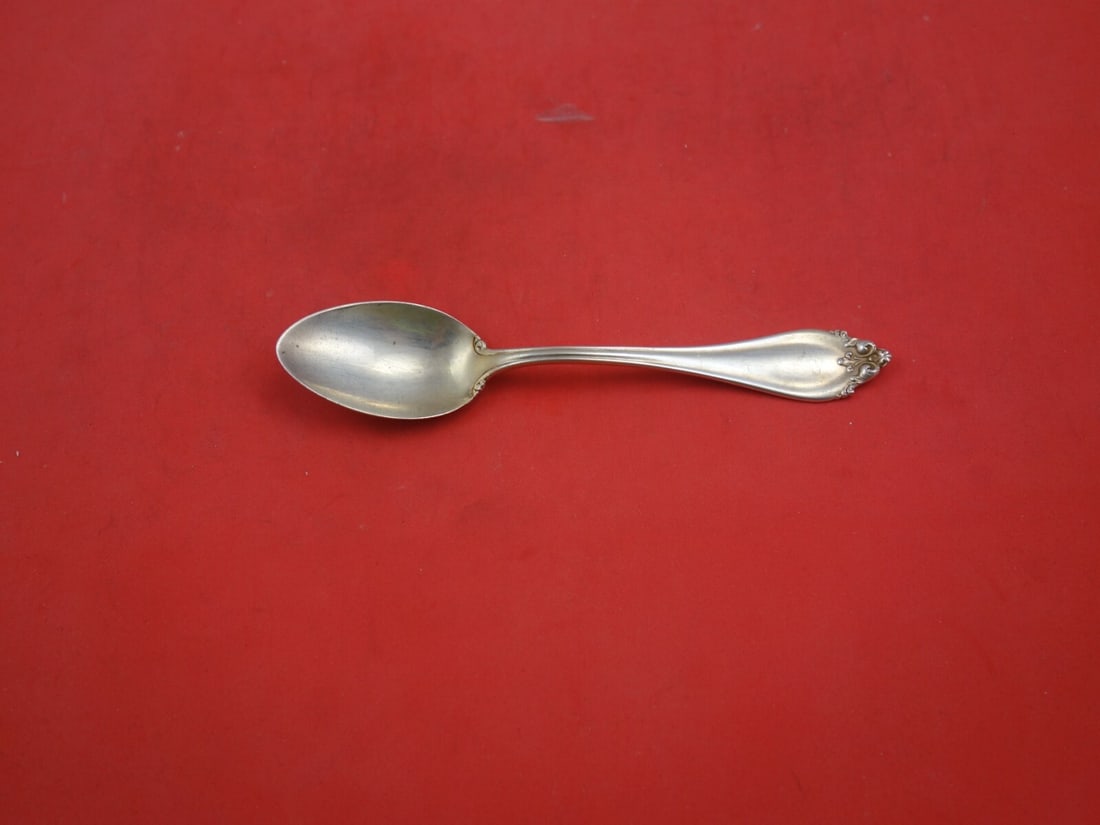 Reed & Barton La Perle Sterling Silver Teaspoon 6 Inch Flatware: Reed & Barton La Perle Sterling Silver Teaspoon 6 Inch Flatware This exquisite teaspoon from the La Perle pattern by Reed & Barton showcases the timeless beauty of sterling silver flatware. Measuring