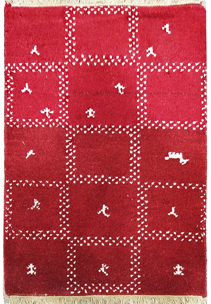 Vibrant Red 2' x 3' Handwoven Gabbeh Area Rug from India: Vibrant Red 2' x 3' Handwoven Gabbeh Area Rug from India Free continental US Shipping Introducing the Red Modern Mat Rug, a vibrant 2' x 3' piece that beautifully merges contemporary design with tradi