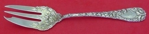 Durgin Chrysanthemum Sterling Silver 3-Tine Dessert Fork 6 1/8 in: Durgin Chrysanthemum Sterling Silver 3-Tine Dessert Fork 6 1/8 in This exquisite dessert fork is a stunning example of the Chrysanthemum pattern by Durgin, crafted from high-quality sterling silver. M