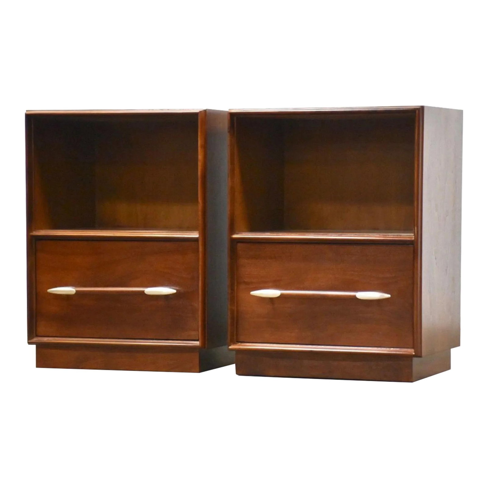 Mid Century Modern Walnut Nightstands by T.H. Robsjohn Gibbings for Widdicomb - Pair: Mid Century Modern Walnut Nightstands by T.H. Robsjohn Gibbings for Widdicomb - Pair This exquisite pair of mid-century modern nightstands, designed by T.H. Robsjohn Gibbings for Widdicomb, showcases