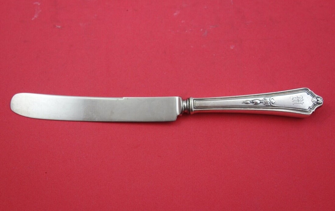 Gorham Beverly Sterling Silver Dinner Knife Blunt 9 3/4": Gorham Beverly Sterling Silver Dinner Knife Blunt 9 3/4" This exquisite dinner knife is part of the Beverly pattern by Gorham, crafted from high-quality sterling silver. Measuring 9 3/4" in length, th