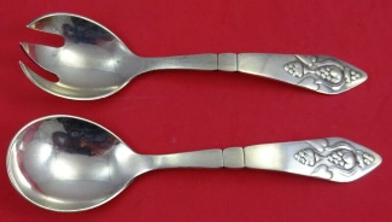 Georg Jensen Fuchsia Sterling Silver 2-Piece Serving Set 6 Inch: Georg Jensen Fuchsia Sterling Silver 2-Piece Serving Set 6 Inch Elevate your entertaining with this exquisite Fuchsia by Georg Jensen Sterling Silver Hors D' Oeuvre Set. This elegant two-piece set mea