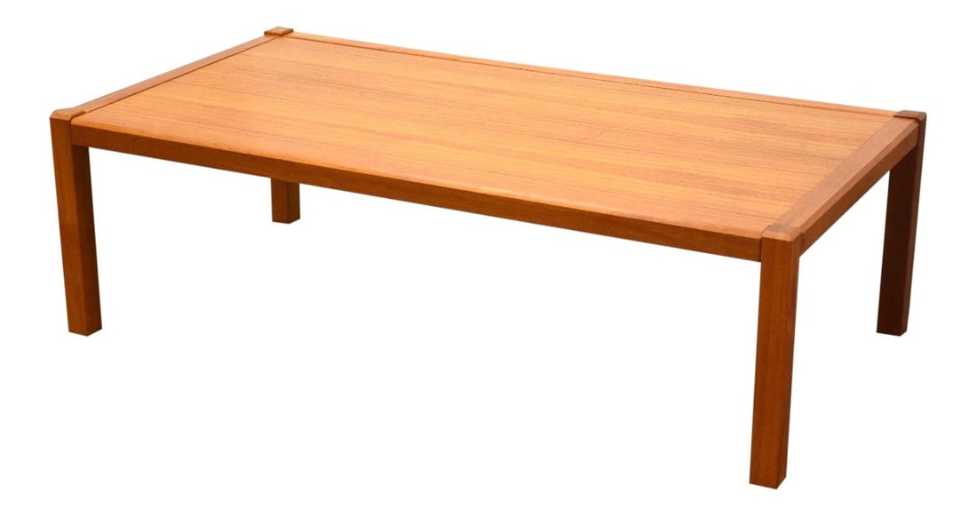 Mid Century Modern Teak Coffee Table 51.25in Denmark: Mid Century Modern Teak Coffee Table 51.25in Denmark This Mid Century Modern coffee table showcases a timeless design crafted from high-quality teak wood, made in Denmark. Its sleek lines and warm cof