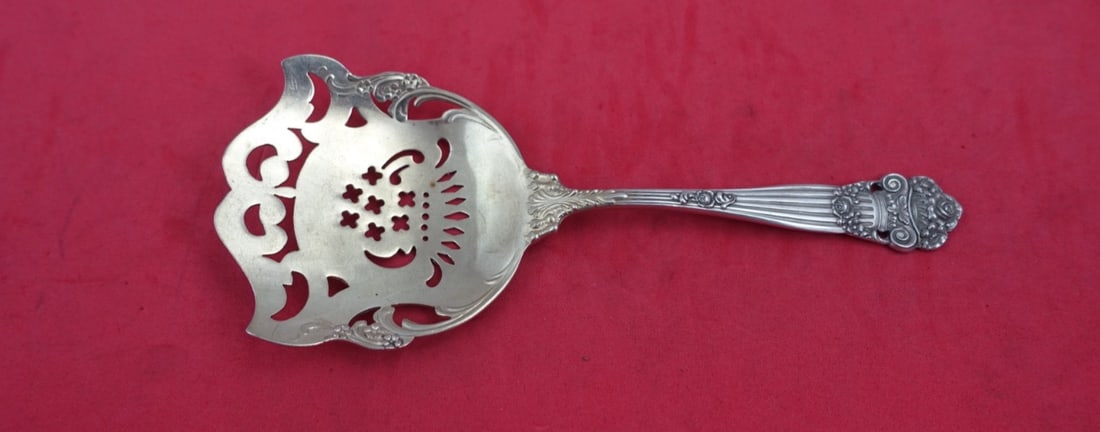 Towle Georgian Sterling Silver Cucumber Server 6 1/8 inch: Towle Georgian Sterling Silver Cucumber Server 6 1/8 inch This exquisite Georgian Cucumber Server by Towle is crafted from high-quality sterling silver and features a delicate pierced design. Measurin
