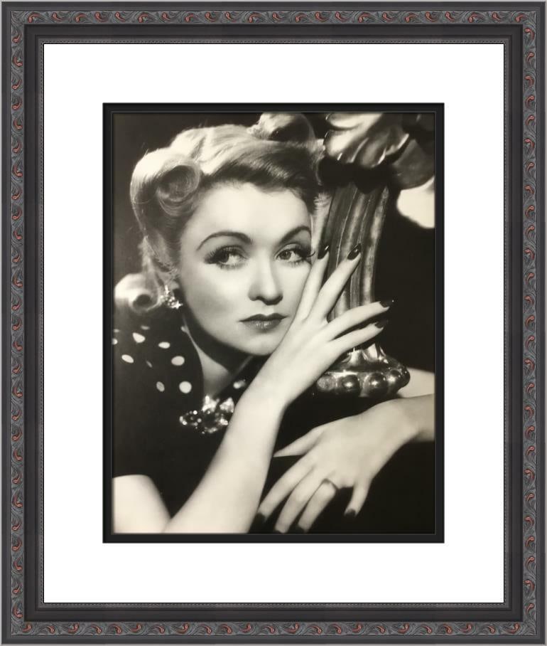 Constance Bennett Black & White Reproduction Print Custom Framed 15.5 x 18: Constance Bennett Black & White Reproduction Print Custom Framed 15.5 x 18 This stunning reproduction print features the iconic Constance Bennett, presented in a newly custom framed display. The image