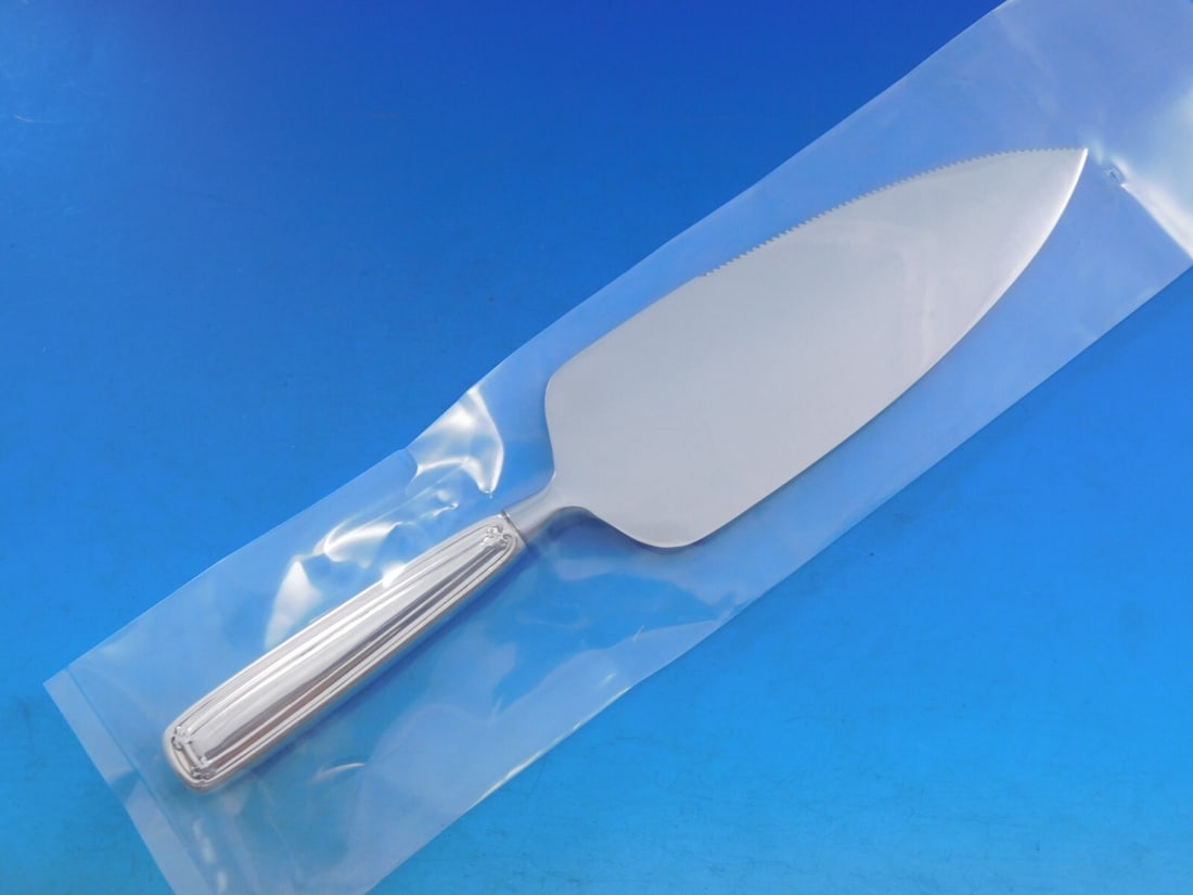 Tiffany & Co. Saint Dunstan Sterling Silver Cake Server 10": Tiffany & Co. Saint Dunstan Sterling Silver Cake Server 10" Presenting the exquisite Saint Dunstan Cake Server by Tiffany & Co., a perfect blend of elegance and functionality. Crafted from high-qualit