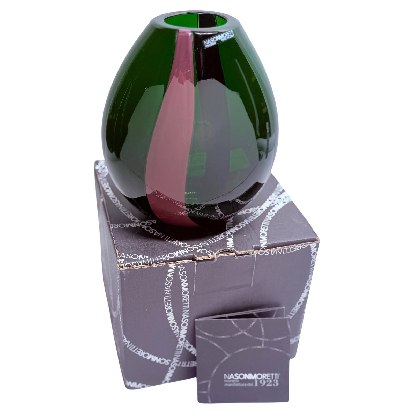 NasonMoretti Sasso Green Bilberry Murano Glass Vase 7625: NasonMoretti Sasso Green Bilberry Murano Glass Vase 7625 This exquisite handblown Murano glass vase from the Sasso series by NasonMoretti showcases a striking biomorphic oval form. Crafted with altern