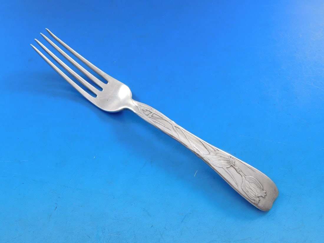 Tiffany & Co. Lap Over Edge Sterling Silver Fork 7.25" Flower Motif: Tiffany & Co. Lap Over Edge Sterling Silver Fork 7.25" Flower Motif This exquisite sterling silver regular fork from Tiffany & Co. features a beautiful flower motif in the Lap Over Edge pattern. Measu