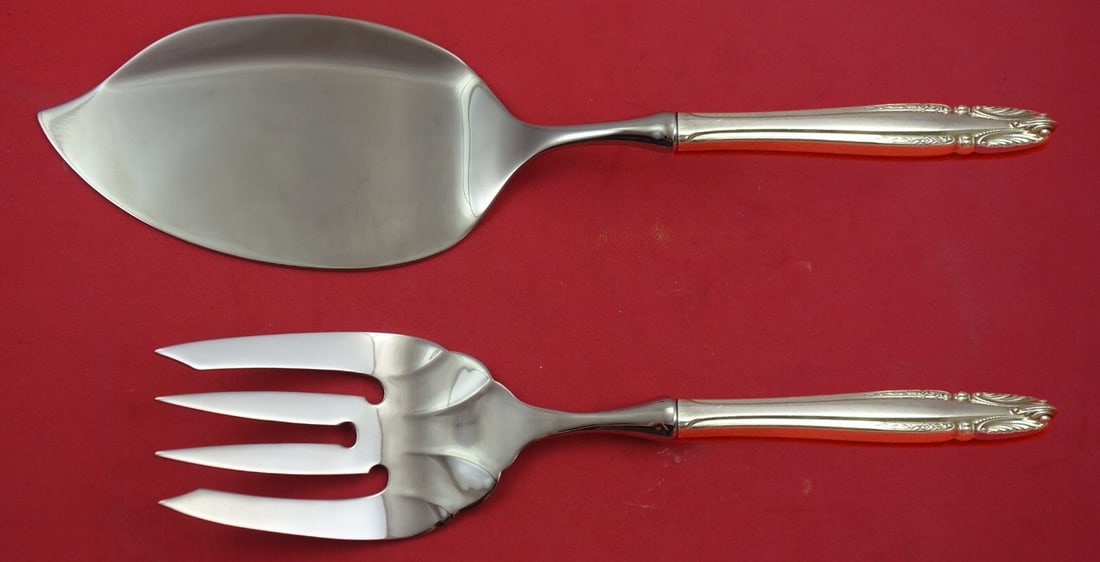 Wallace Stradivari Sterling Silver Salmon Serving Set 2-Piece Custom Made: Wallace Stradivari Sterling Silver Salmon Serving Set 2-Piece Custom Made Elevate your dining experience with this exquisite Stradivari Salmon Serving Set by Wallace. Crafted in sterling silver with a
