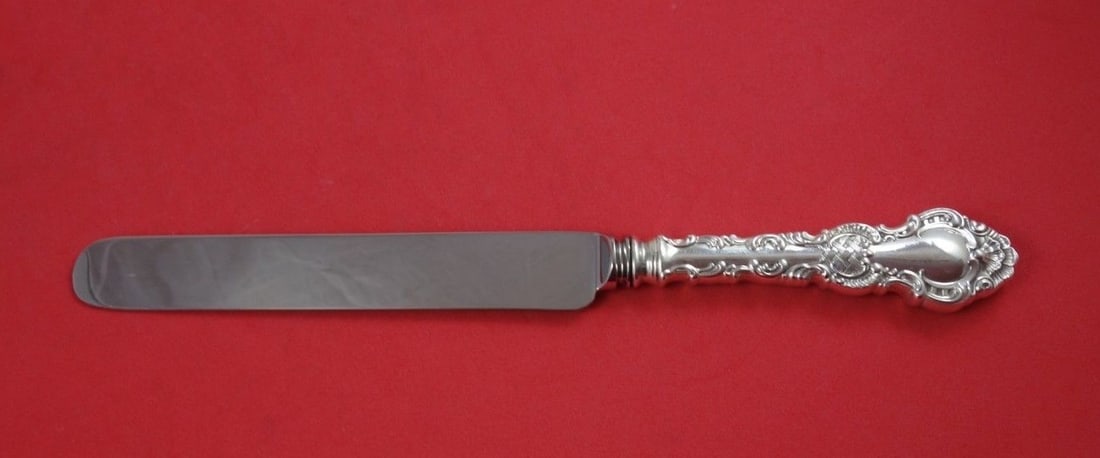 Durgin Regent Sterling Silver Dinner Knife Blunt Blade 9 3/4": Durgin Regent Sterling Silver Dinner Knife Blunt Blade 9 3/4" This exquisite dinner knife features a blunt blade and is crafted from high-quality sterling silver. Designed in the elegant Regent patter