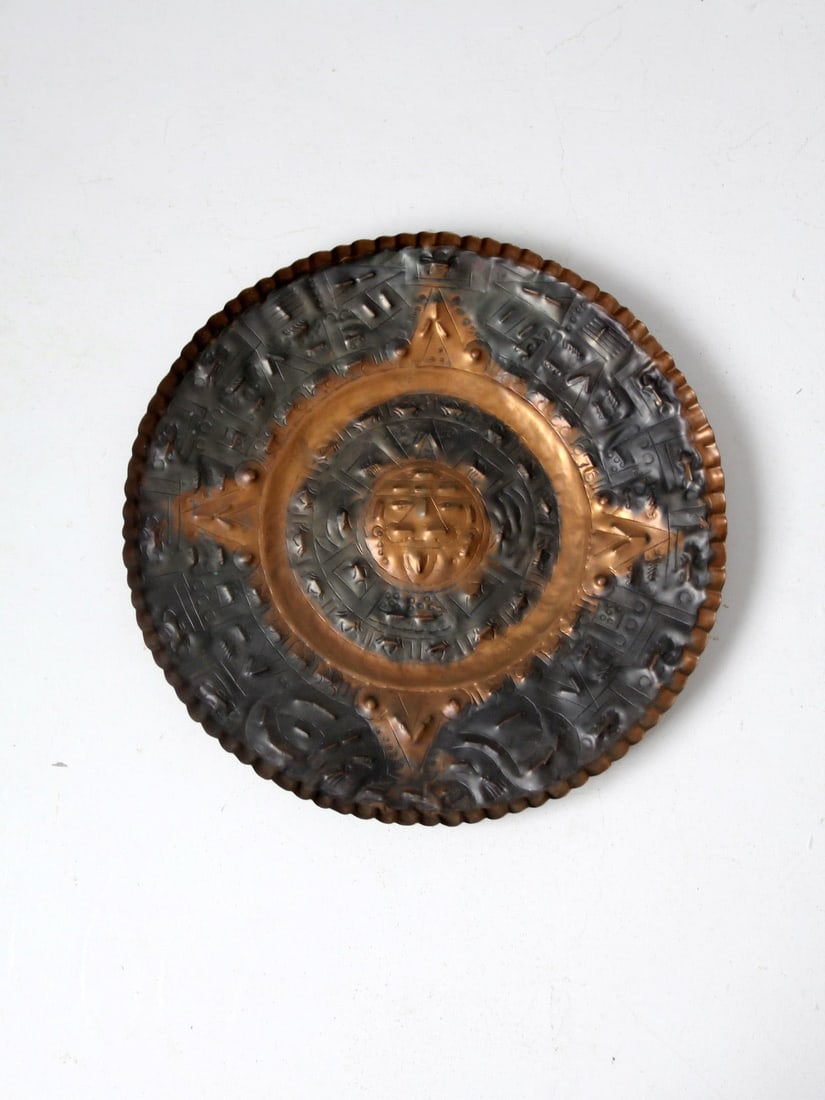 Vintage Mid-Century Hammered Copper Plate Aztec Sun God 18.75": Vintage Mid-Century Hammered Copper Plate Aztec Sun God 18.75" This stunning mid-century decorative copper plate features a beautifully hammered design depicting the Sun god Aztec calendar. The piece