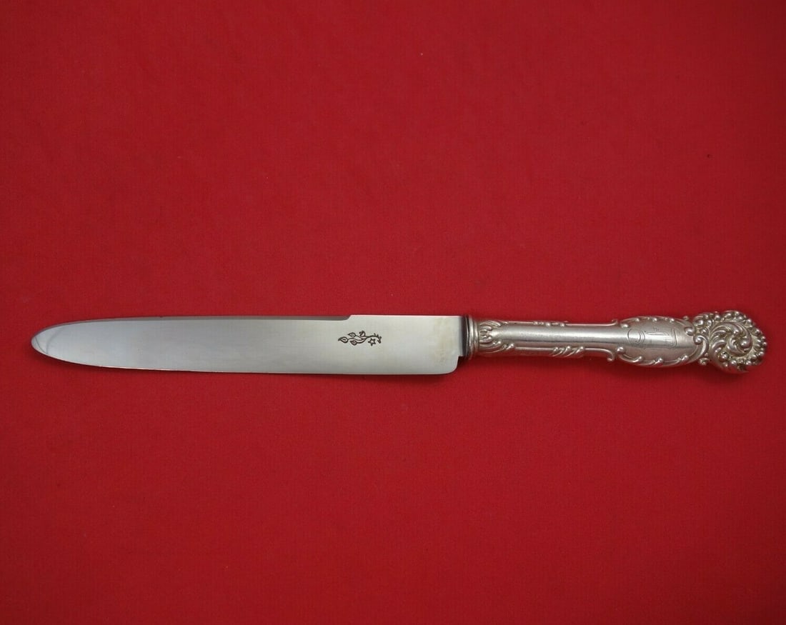 Reed and Barton La Reine Sterling Silver Dinner Knife 9.5" with Flower Star Engraving: Reed and Barton La Reine Sterling Silver Dinner Knife 9.5" with Flower Star Engraving Experience timeless elegance with the La Reine dinner knife by Reed and Barton. Crafted from high-quality sterling