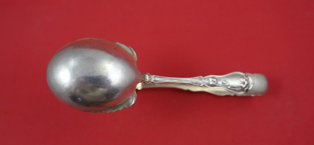 Sterling Silver Ice Tong Violet Pattern by Whiting 6 7/8 Inch Rare: Sterling Silver Ice Tong Violet Pattern by Whiting 6 7/8 Inch Rare This rare ice tong is crafted in the Violet pattern by Whiting and made from sterling silver. Measuring 6 7/8 inches, it is a serving
