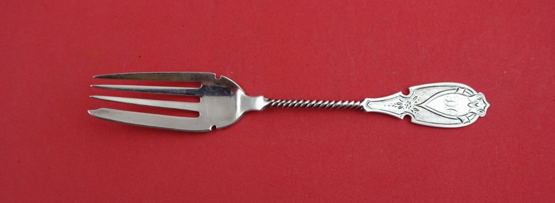 Brite-Cut Sterling Silver 4-Tine Twisted Pastry Fork 6.25": Brite-Cut Sterling Silver 4-Tine Twisted Pastry Fork 6.25" This exquisite pastry fork features the Brite-Cut pattern, crafted from high-quality sterling silver. With a unique 4-tine design and a twist