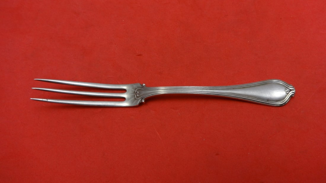 Towle Sterling Silver Paul Revere Wide Strawberry Fork 5 Inches: Towle Sterling Silver Paul Revere Wide Strawberry Fork 5 Inches This exquisite Paul Revere Strawberry Fork, crafted by Towle, is a beautiful addition to any table setting. Made from high-quality sterl