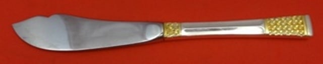 Lunt Sterling Silver Golden Columbine Master Butter Knife 6 7/8": Lunt Sterling Silver Golden Columbine Master Butter Knife 6 7/8" Introducing the Golden Columbine Master Butter Knife, crafted by Lunt in exquisite sterling silver. This piece features a hollow handle