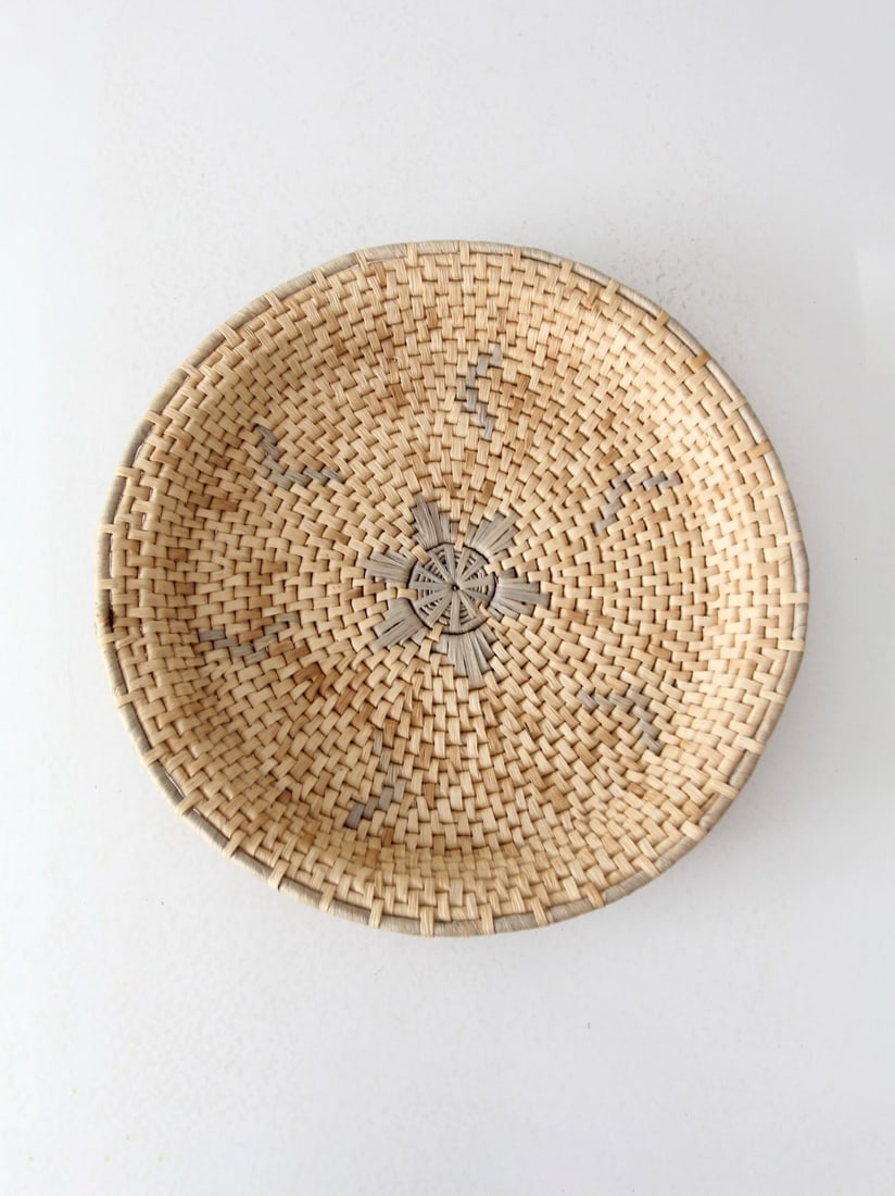 Charming Vintage Woven Basket Tray 16.25 Inch Boho Decor (1 of 8)