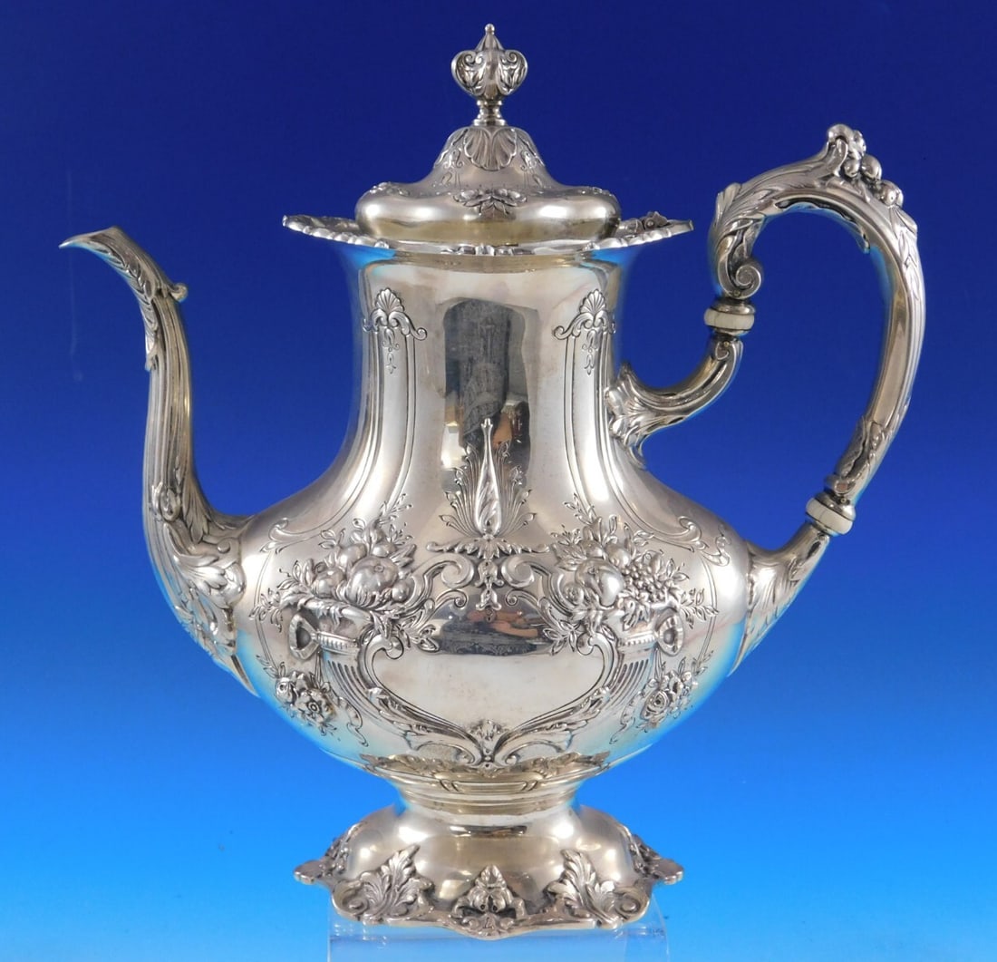 Sterling Silver Coffee Pot Francis I Pattern 10.5 Inch by Reed and Barton: Sterling Silver Coffee Pot Francis I Pattern 10.5 Inch by Reed and Barton This is a Reed & Barton Francis I sterling silver coffee pot, a renowned pattern celebrated for its artistic detail and popula