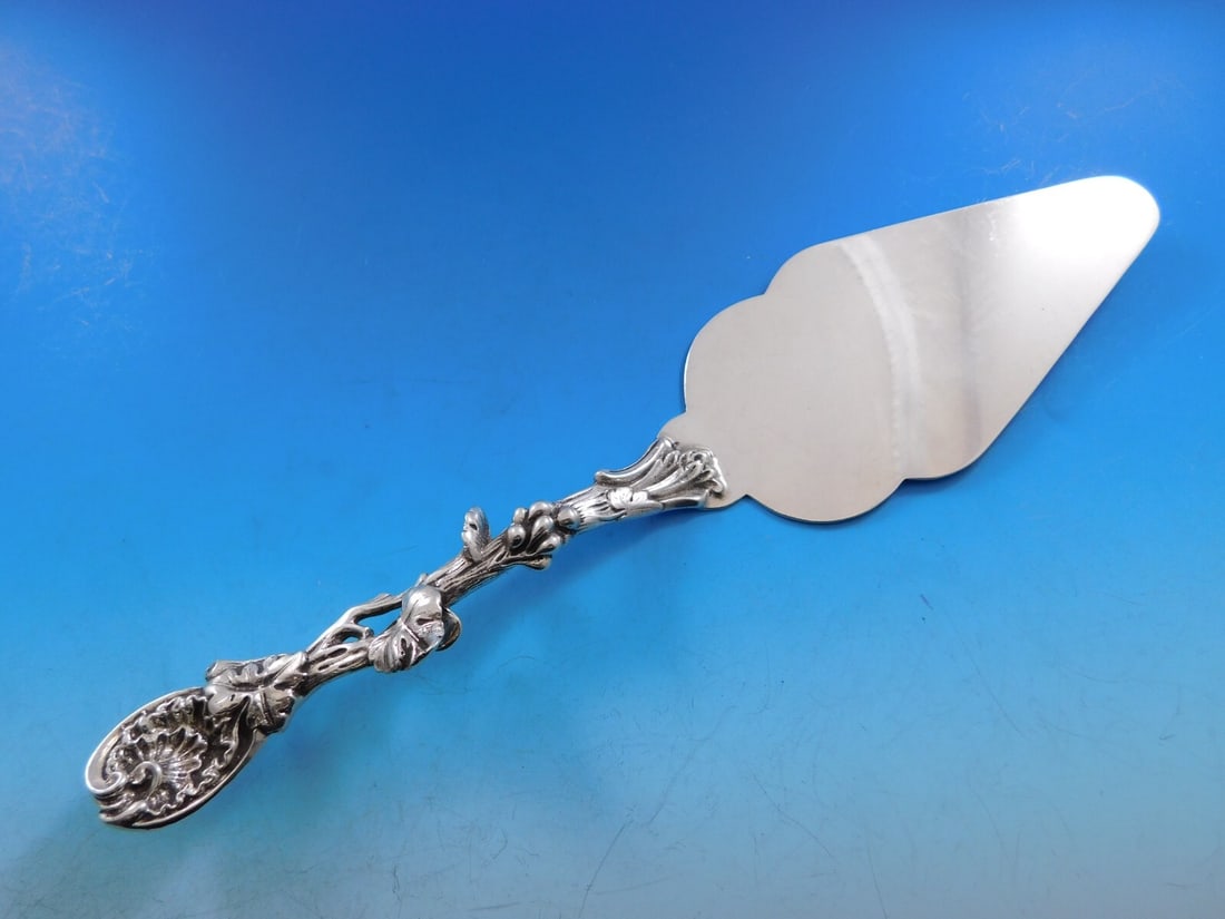 Silvercraft Arts & Crafts Sterling Silver Pie Server 9 3/4" Grape Handle: Silvercraft Arts & Crafts Sterling Silver Pie Server 9 3/4" Grape Handle This exquisite pie server features a stunning 3D grapevine motif handle, showcasing the artistry of the Arts & Crafts movement.