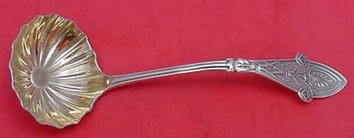 Tiffany & Co Italian Pattern Sterling Silver Gravy Ladle Gold Wash 6 3/4 in: Tiffany & Co Italian Pattern Sterling Silver Gravy Ladle Gold Wash 6 3/4 in This exquisite gravy ladle from Tiffany & Co. features the elegant Italian pattern, crafted from high-quality sterling silve