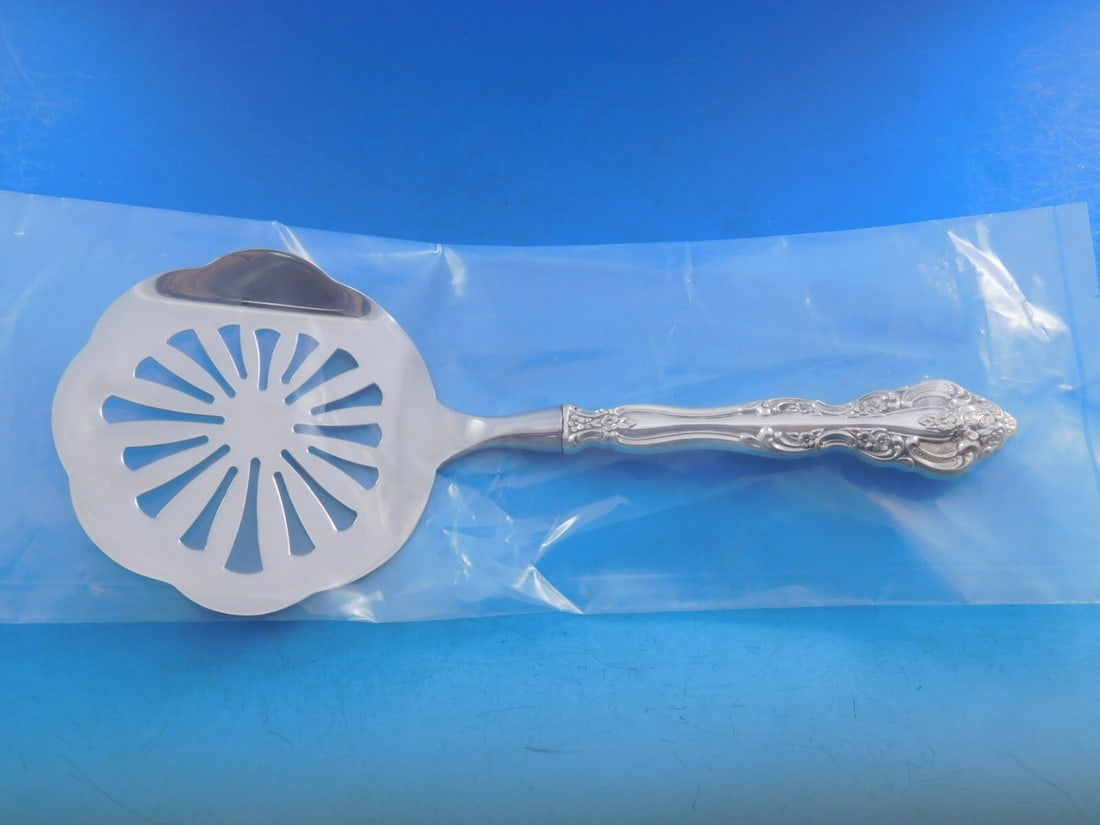 Oneida Michelangelo Sterling Silver Tomato Server Custom Made 9 1/8": Oneida Michelangelo Sterling Silver Tomato Server Custom Made 9 1/8" Introducing the Michelangelo Tomato Server by Oneida, a stunning example of craftsmanship in sterling silver. This custom-made serv