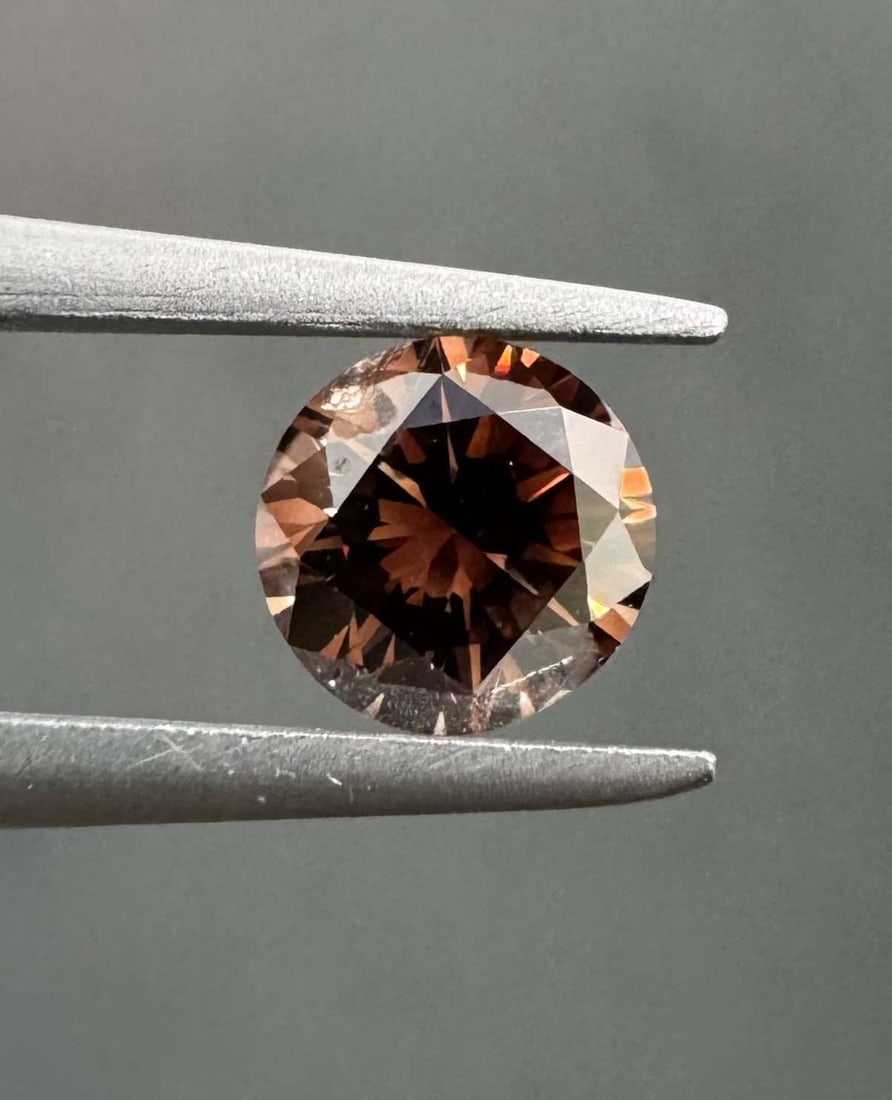 Loose Diamond - ROUND 0.63ct Fancy Deep Brown Pink I1: Loose Diamond - ROUND 0.63ct Fancy Deep Brown Pink I1 Source: Natural Shape: ROUND Carats: 0.63 Color: Fancy Deep Brown Pink Certification: GIA Video: Video Link PLEASE NOTE: Framed, Large, or