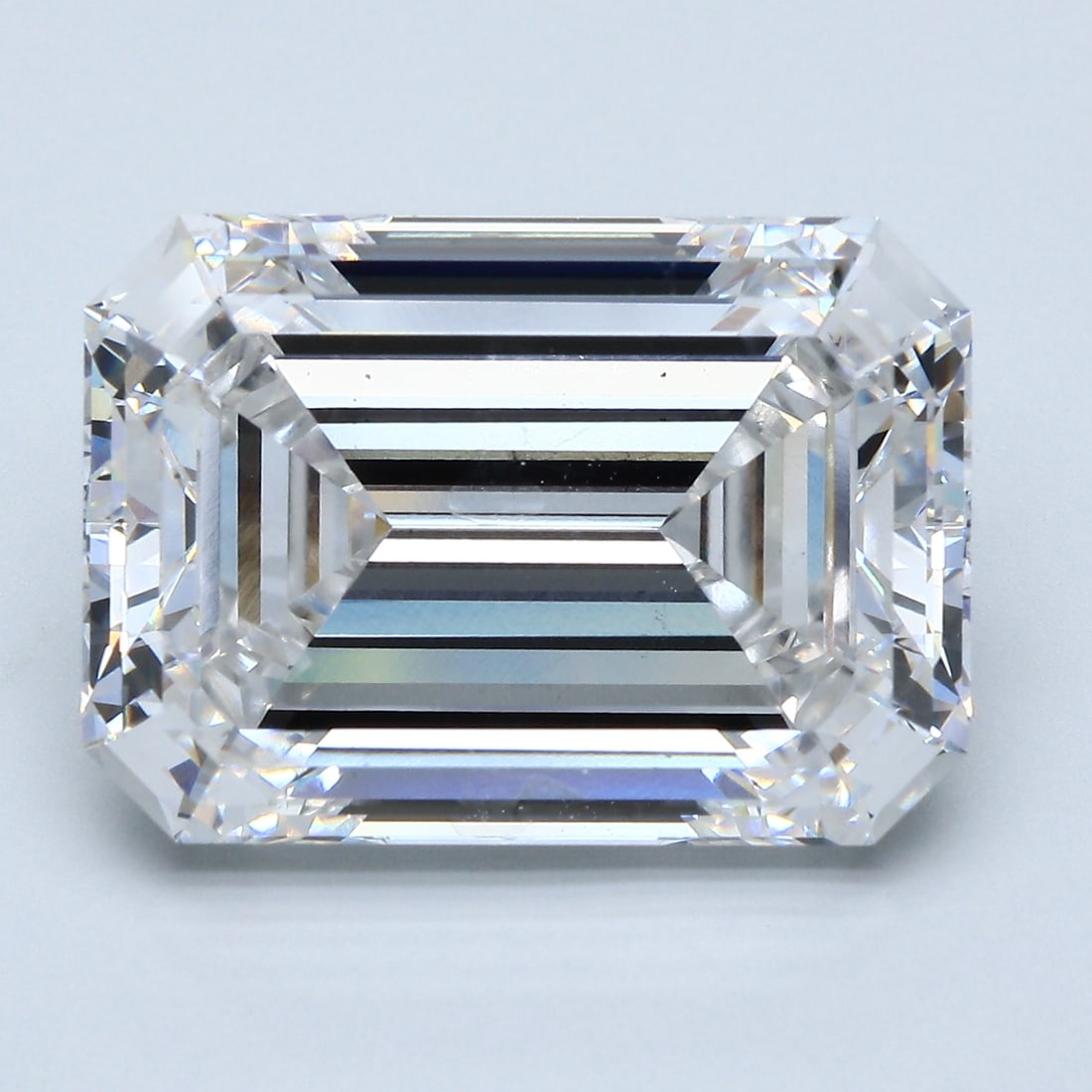 Loose Diamond - EMERALD 14.85ct F VS1: Loose Diamond - EMERALD 14.85ct F VS1 Source: This is a real non-mined Diamond that has been grown in a lab Shape: EMERALD Carats: 14.85 Color: F Clarity: VS1 Certification: GIA Condition: Pre-Owned P