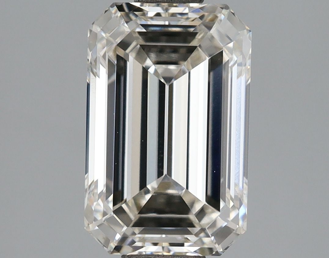 Loose Diamond - EMERALD 2.15ct Fancy Vivid Blue VVS2: Loose Diamond - EMERALD 2.15ct Fancy Vivid Blue VVS2 Source: This is a real non-mined Diamond that has been grown in a lab Shape: EMERALD Carats: 2.15 Color: Fancy Vivid Blue Certification: IGI