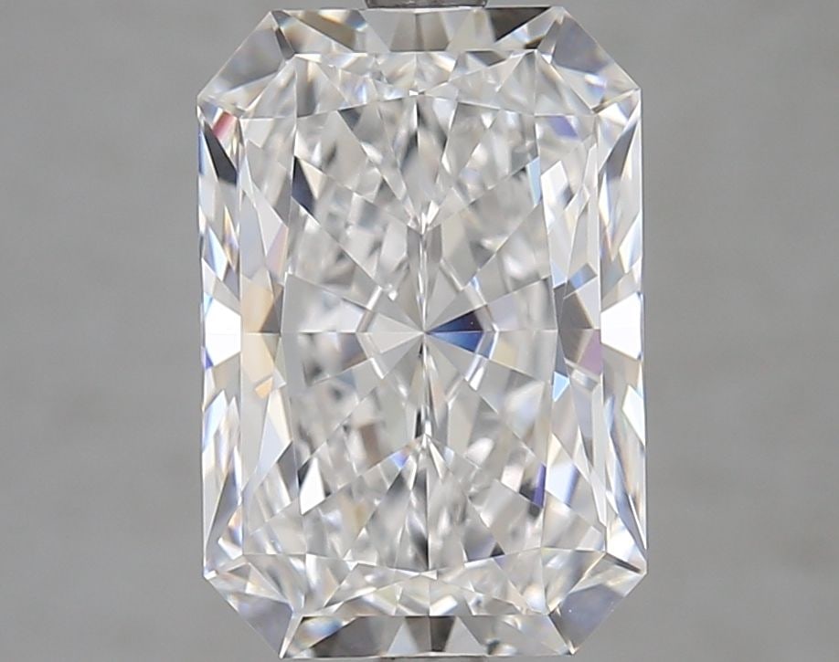 Loose Diamond - RADIANT 4.11ct D VVS1: Loose Diamond - RADIANT 4.11ct D VVS1 Source: This is a real non-mined Diamond that has been grown in a lab Shape: RADIANT Carats: 4.11 Color: D Clarity: VVS1 Certification: GIA Video: