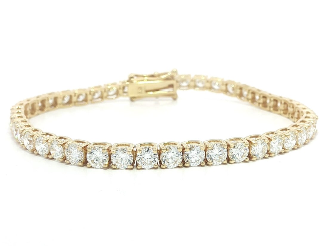 8.68ctw VS Round Diamond Tennis Bracelet in 18k Yellow Gold: 8.68ctw VS Round Diamond Tennis Bracelet in 18k Yellow Gold This un-used tennis bracelet features 45 natural round brilliant cut diamonds with a total carat weight of 8.68ctw, showcasing H/I color and